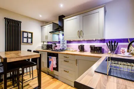 dbc47594 f8d6 4855 8970 8d58fa0cadef