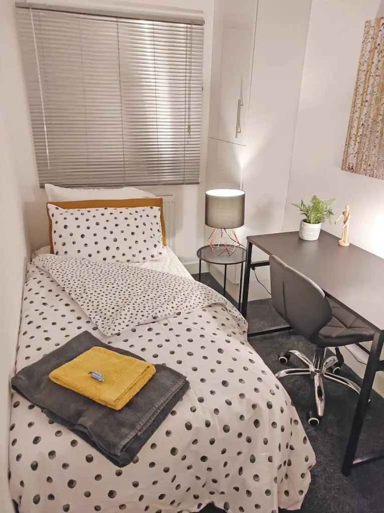 0e1741ad 1bc5 4809 b168 ca6f582bdd87