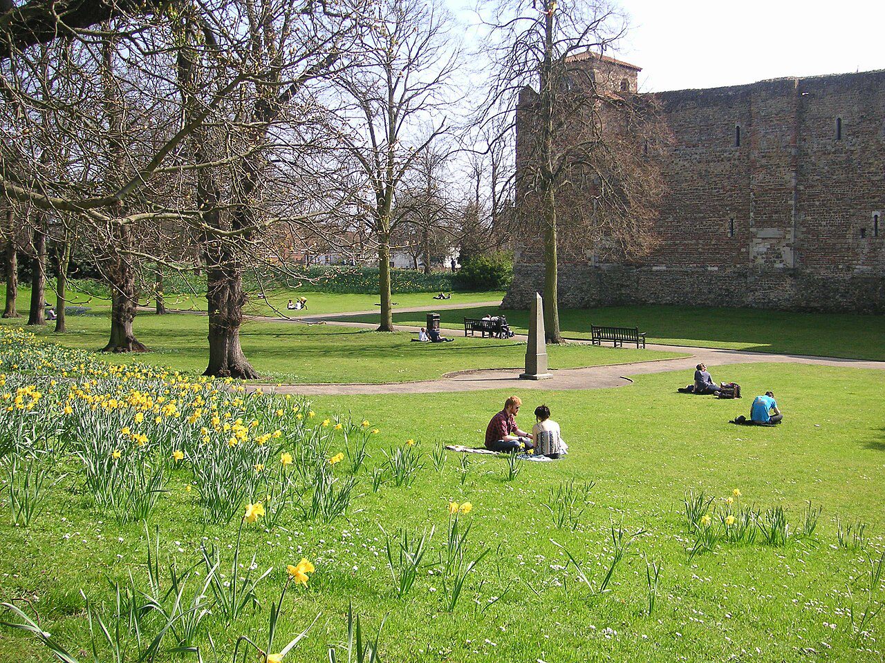 colchester days out - AJM Colchester Castle Park Spring 001-3