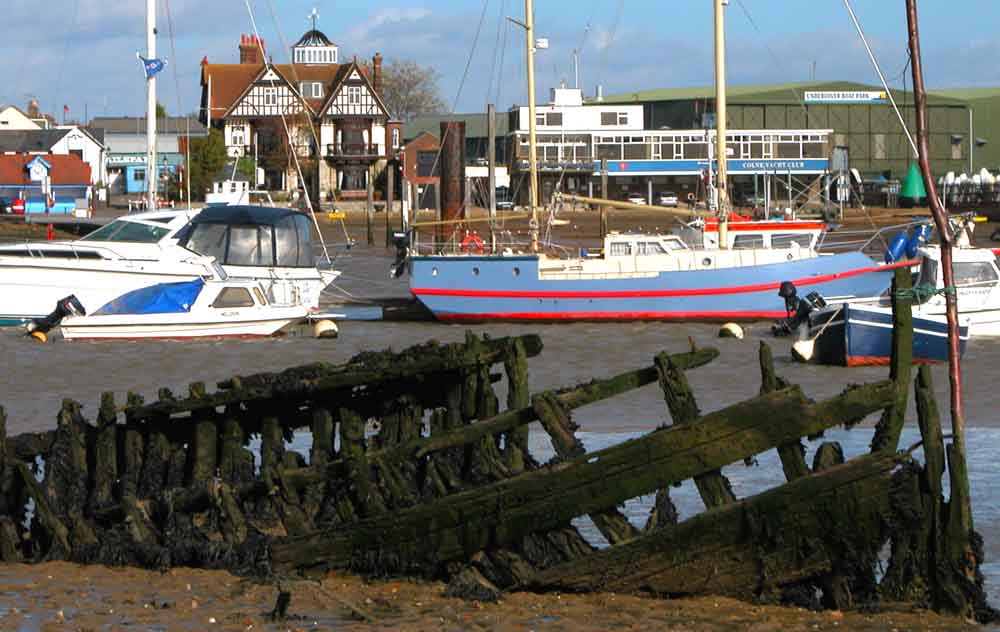 wivenhoe trail walk - Brightlingsea Harbour