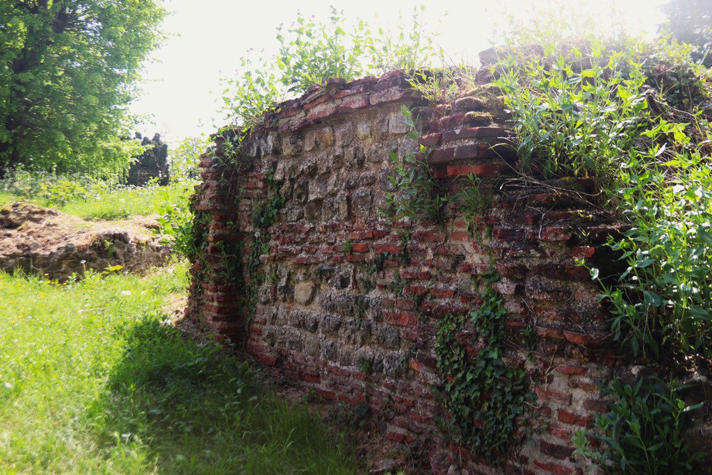 colchester roman walls - Duncan's Gate, Colchester - west side