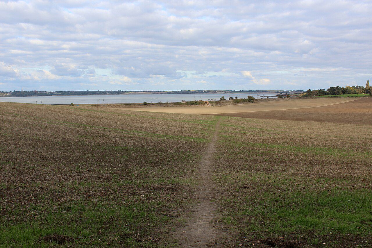 manningtree things to do - Essex Way heads for the Stour Estuary