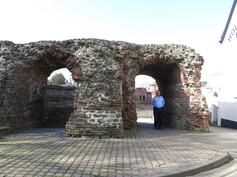 colchester roman walls - The Balkerne Gate, Colchester, with man in for scale