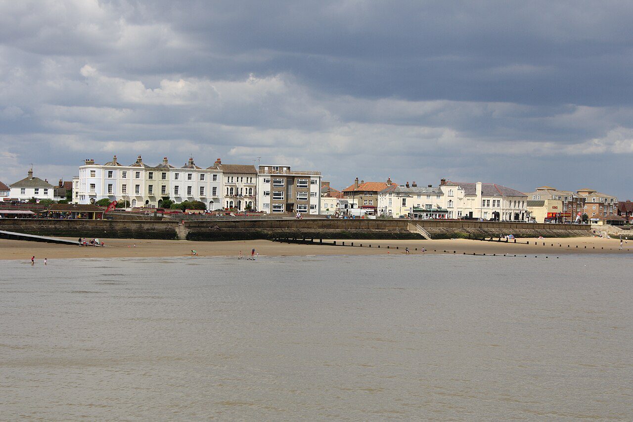 dog friendly days out essex - Walton on the Naze Seafront from the Pier. - panoramio