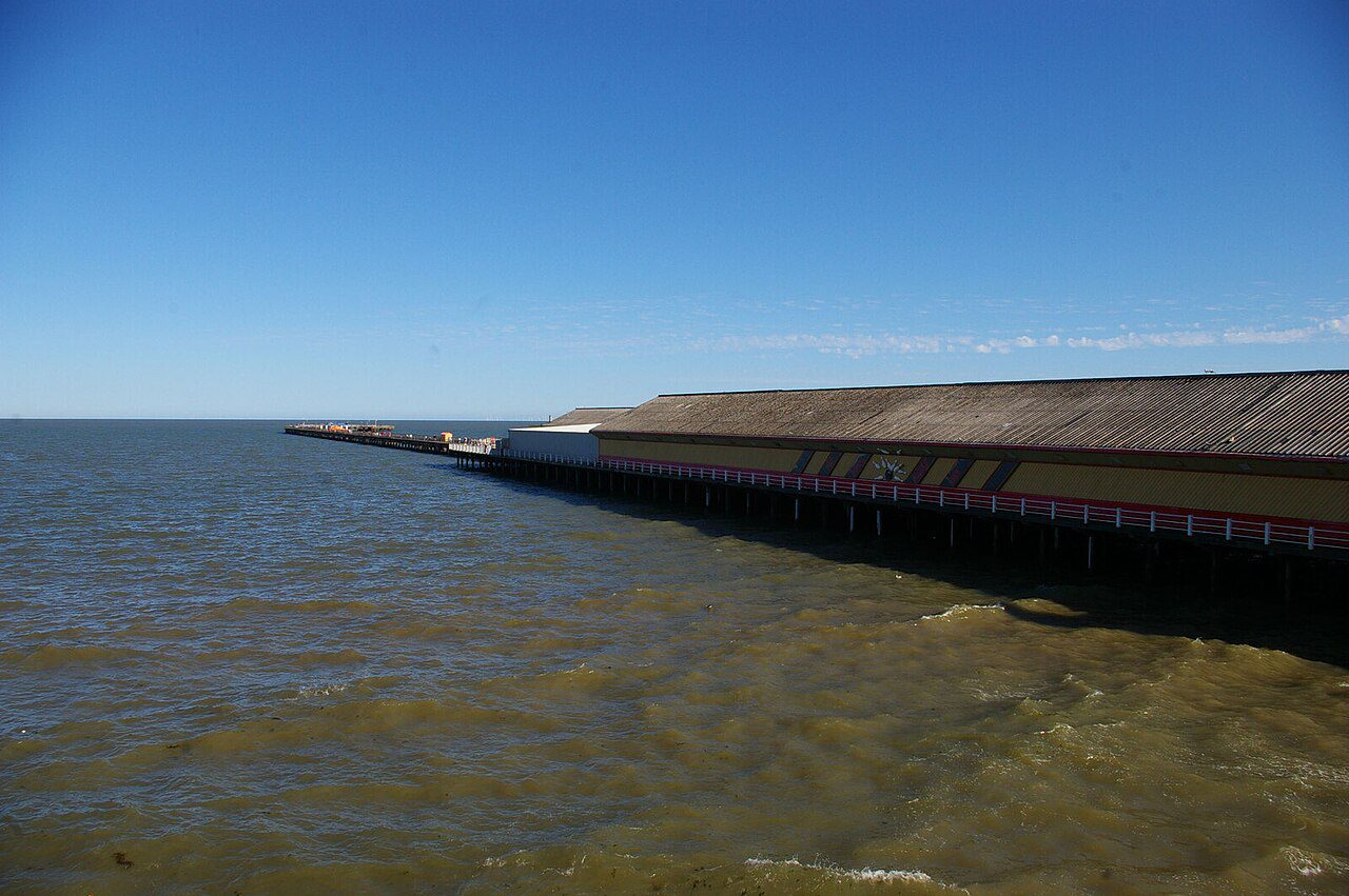 dog friendly beaches essex - Walton-on-the-Naze, the pier
