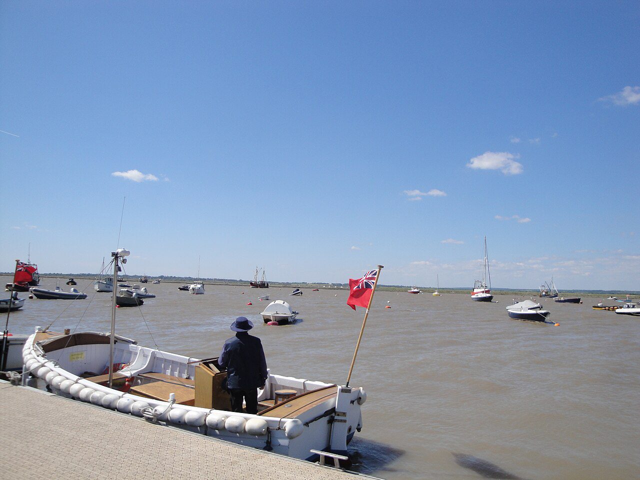 dog friendly restaurants colchester - West Mersea Harbour 3