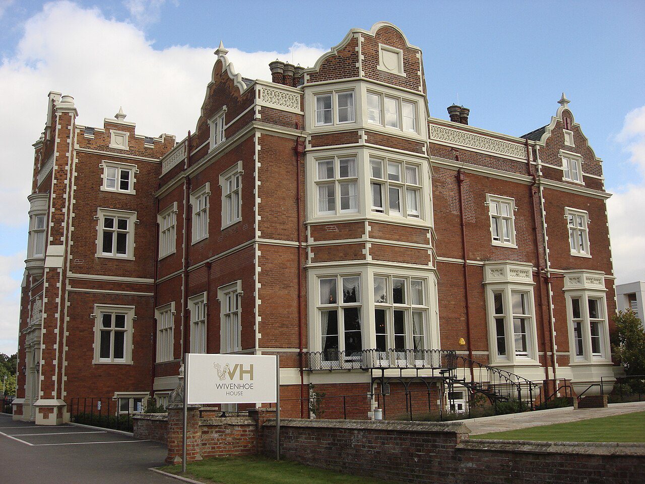 wivenhoe restaurants - Wivenhoe House