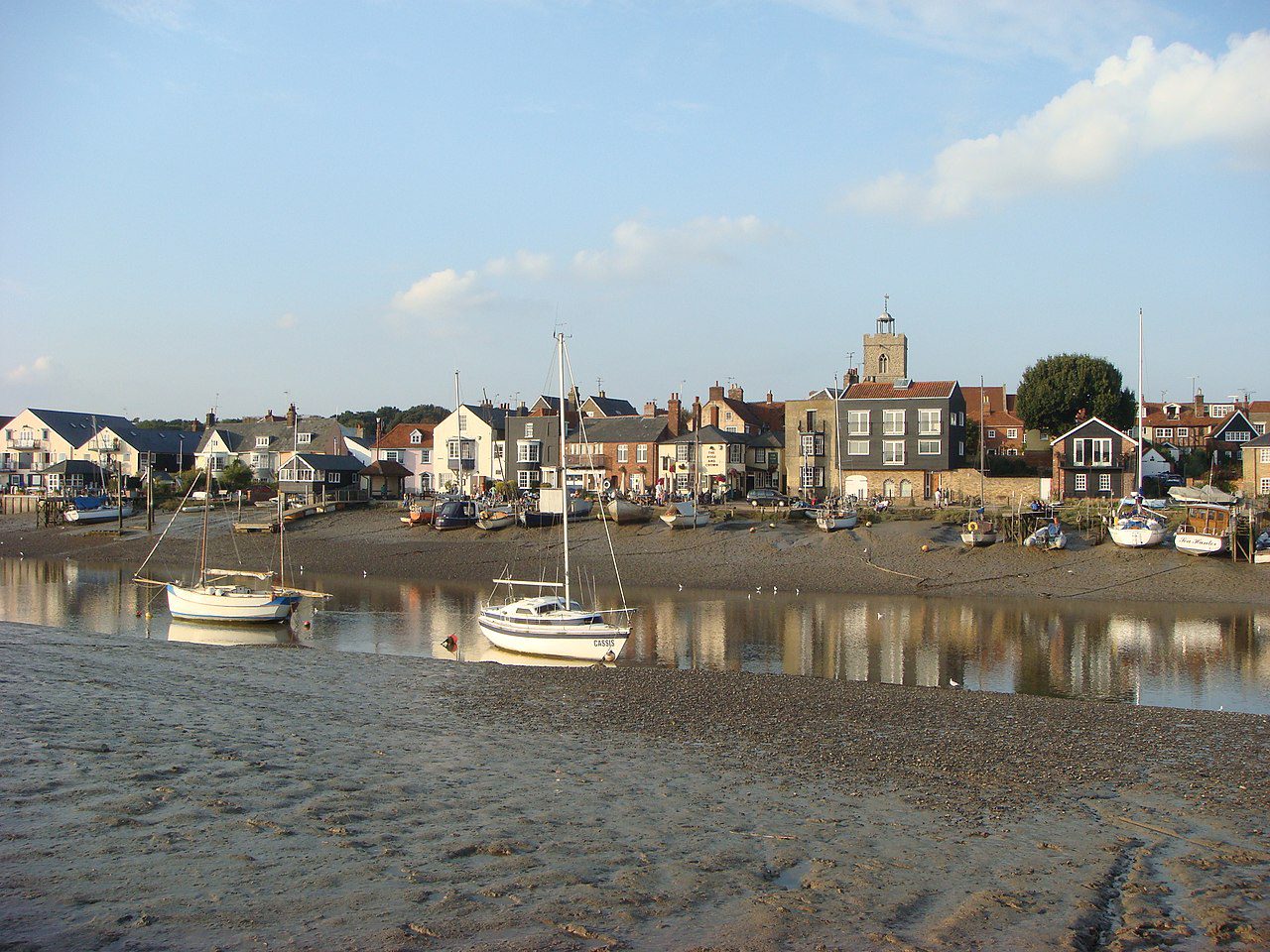 wivenhoe trail walk - Wivenhoe over River Colne